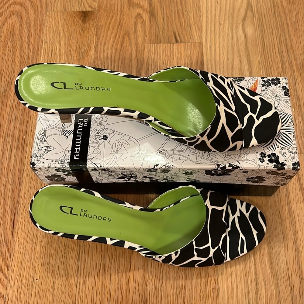 NWT CL by Laundry Black, White and Green Heels